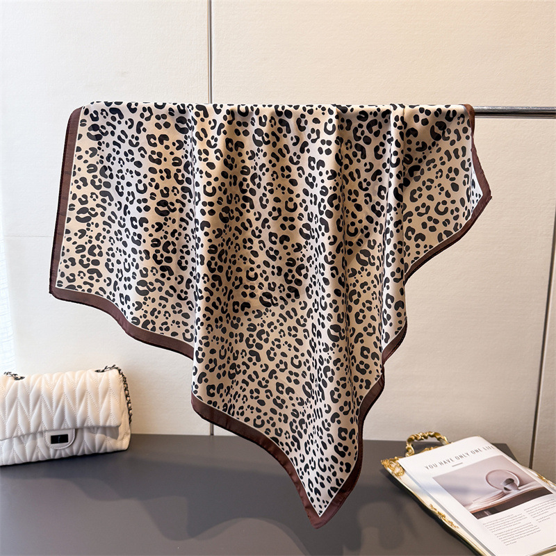 새로운 유행 Bandanas 모조 실크 70*70cm  - Face Scarf Mask 리뷰 및 가격