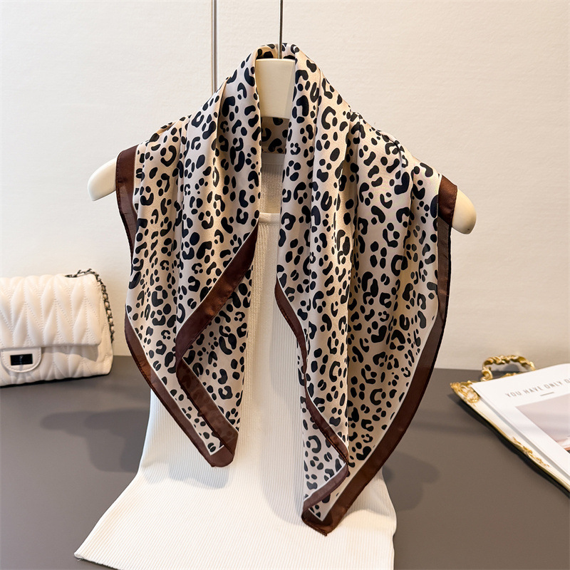 새로운 유행 Bandanas 모조 실크 70*70cm  - Face Scarf Mask 리뷰 및 가격