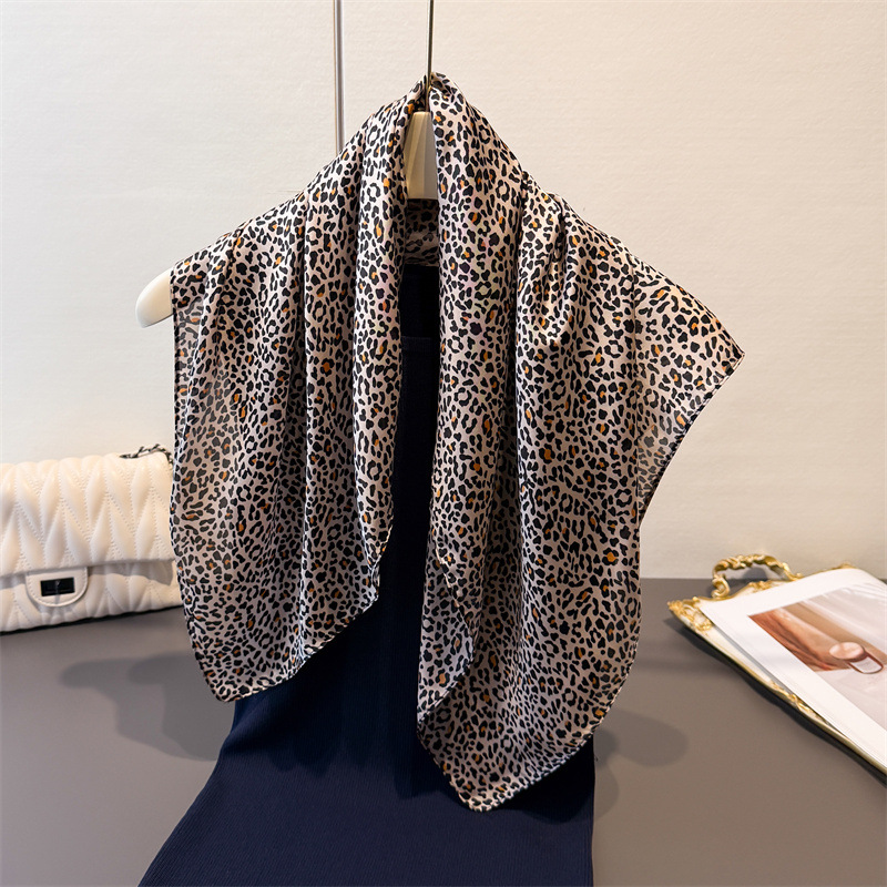 새로운 유행 Bandanas 모조 실크 70*70cm  - Face Scarf Mask 리뷰 및 가격